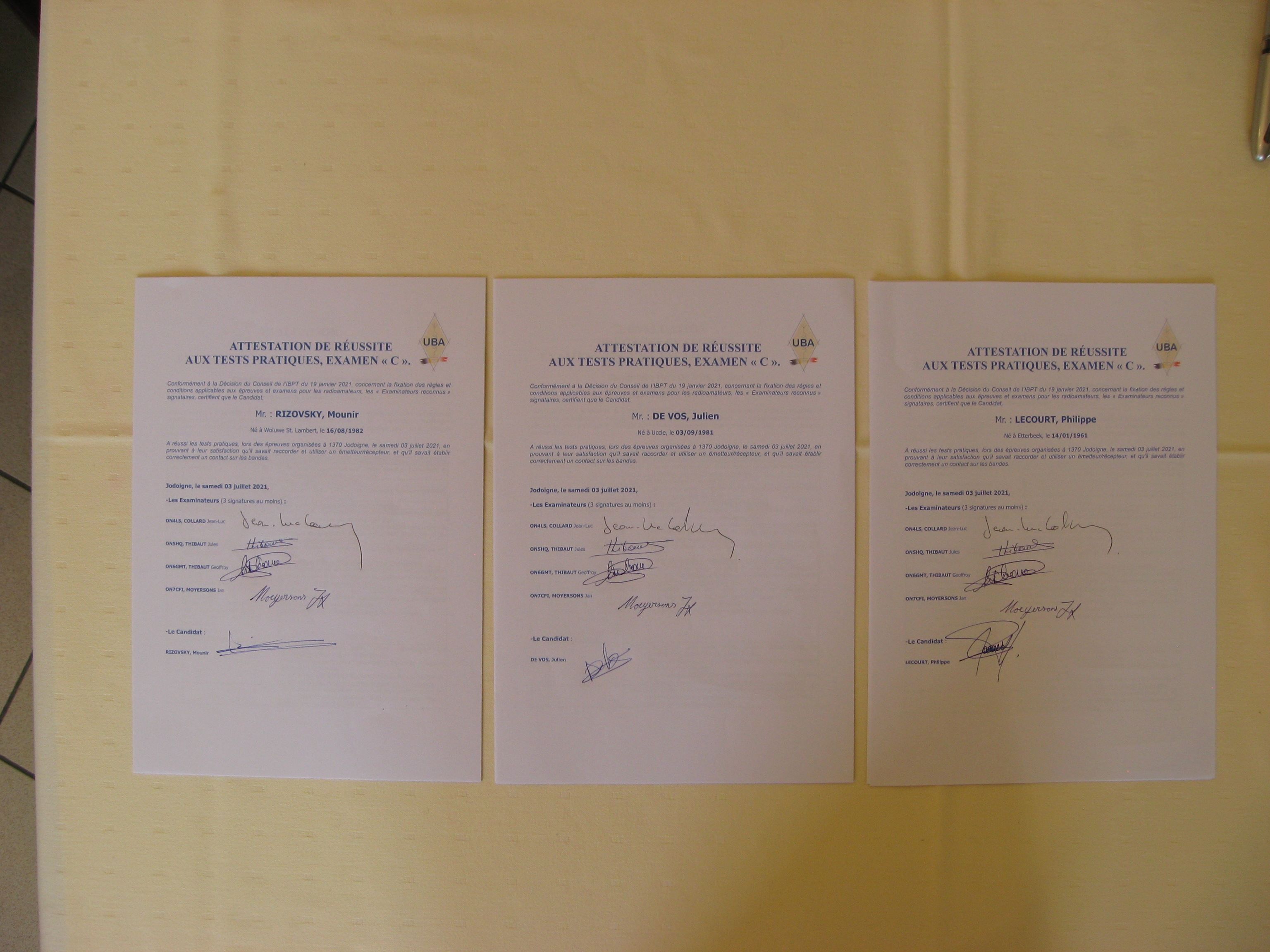 Les documents officiels.